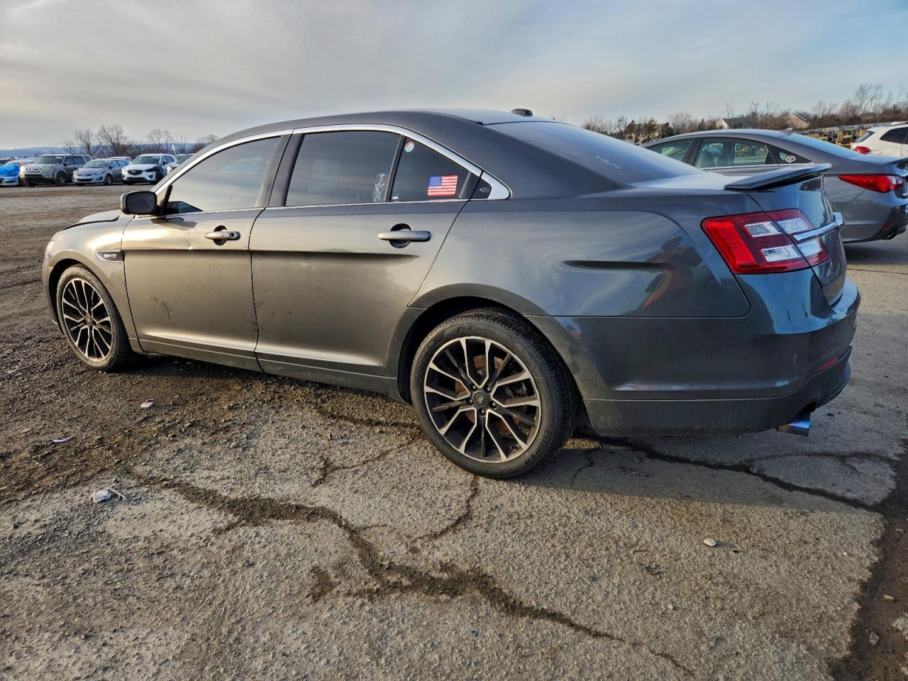 2018 FORD TAURUS SHO photo 2