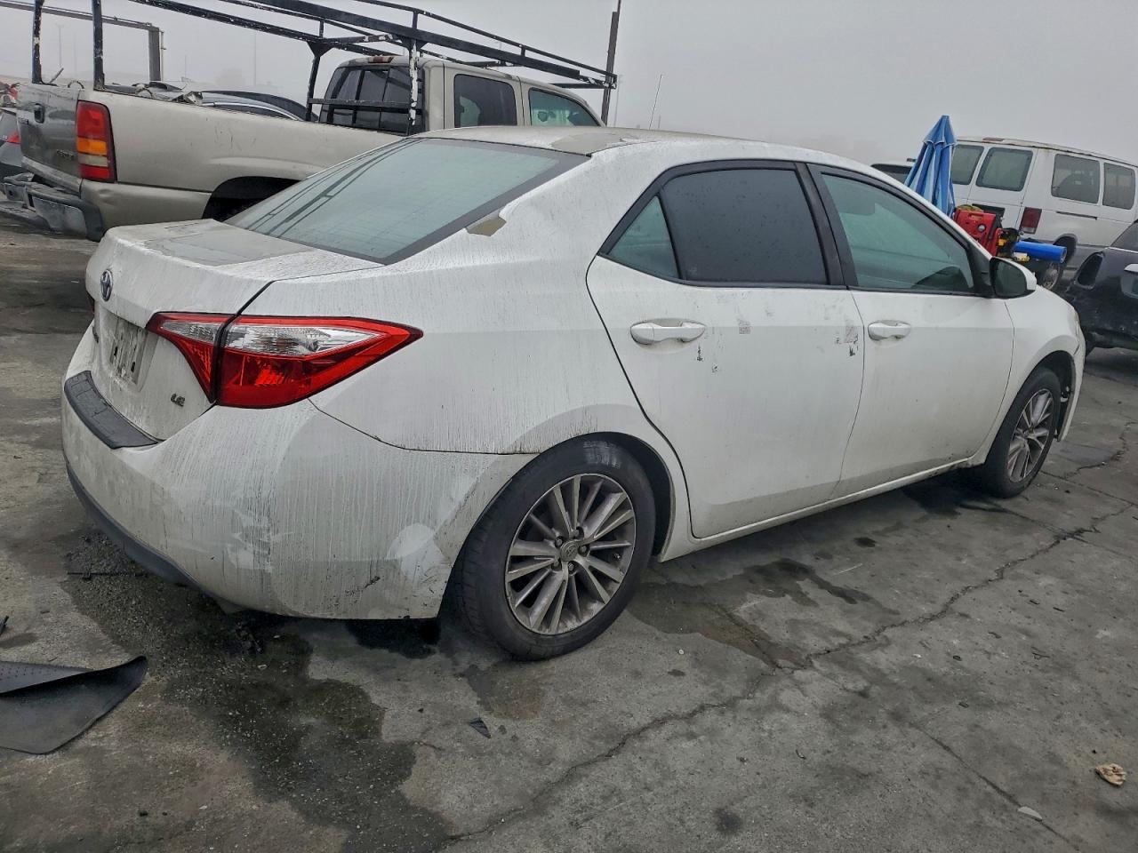 2015 TOYOTA COROLLA L photo 3