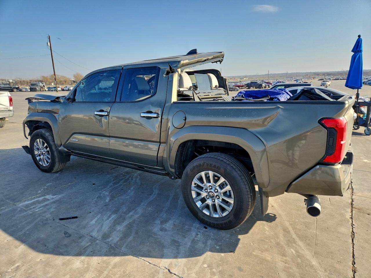 2025 TOYOTA TACOMA DOUBLE CAB photo 2