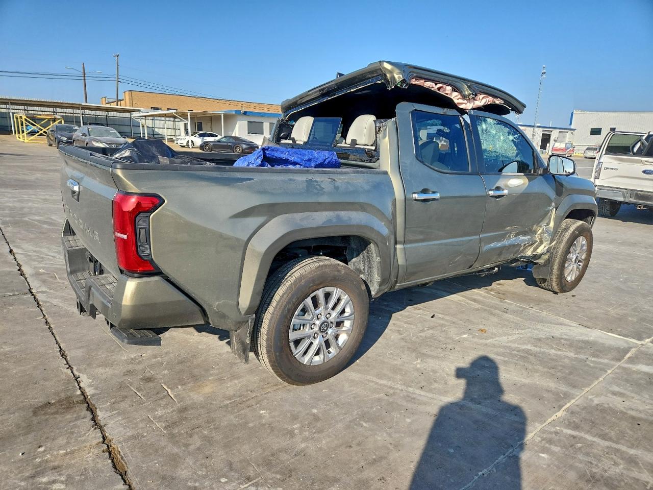 2025 TOYOTA TACOMA DOUBLE CAB photo 3