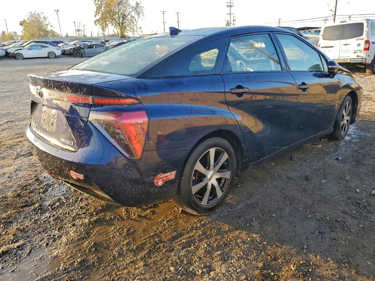 2018 TOYOTA MIRAI photo 3