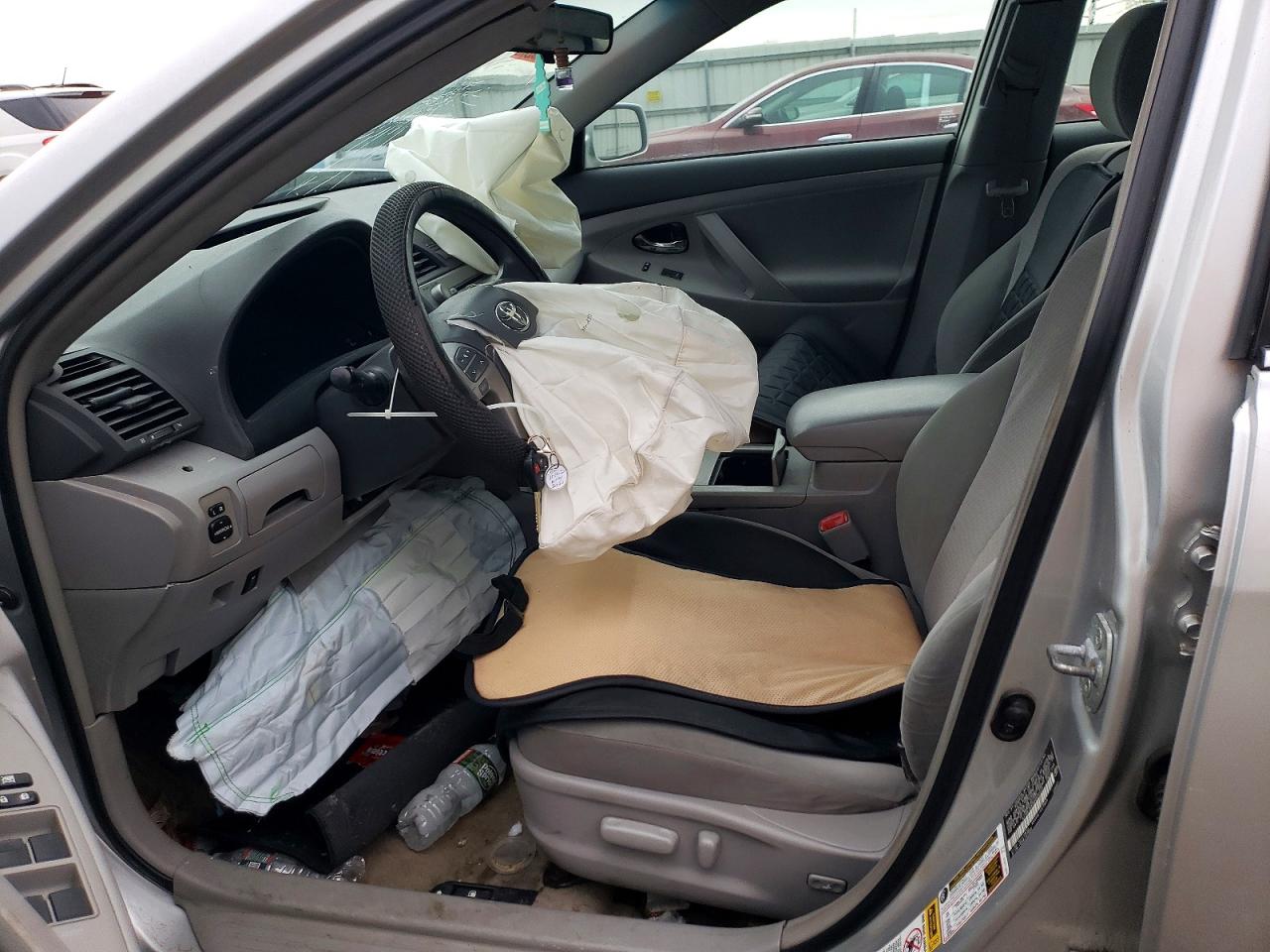 2010 TOYOTA CAMRY BASE photo 7