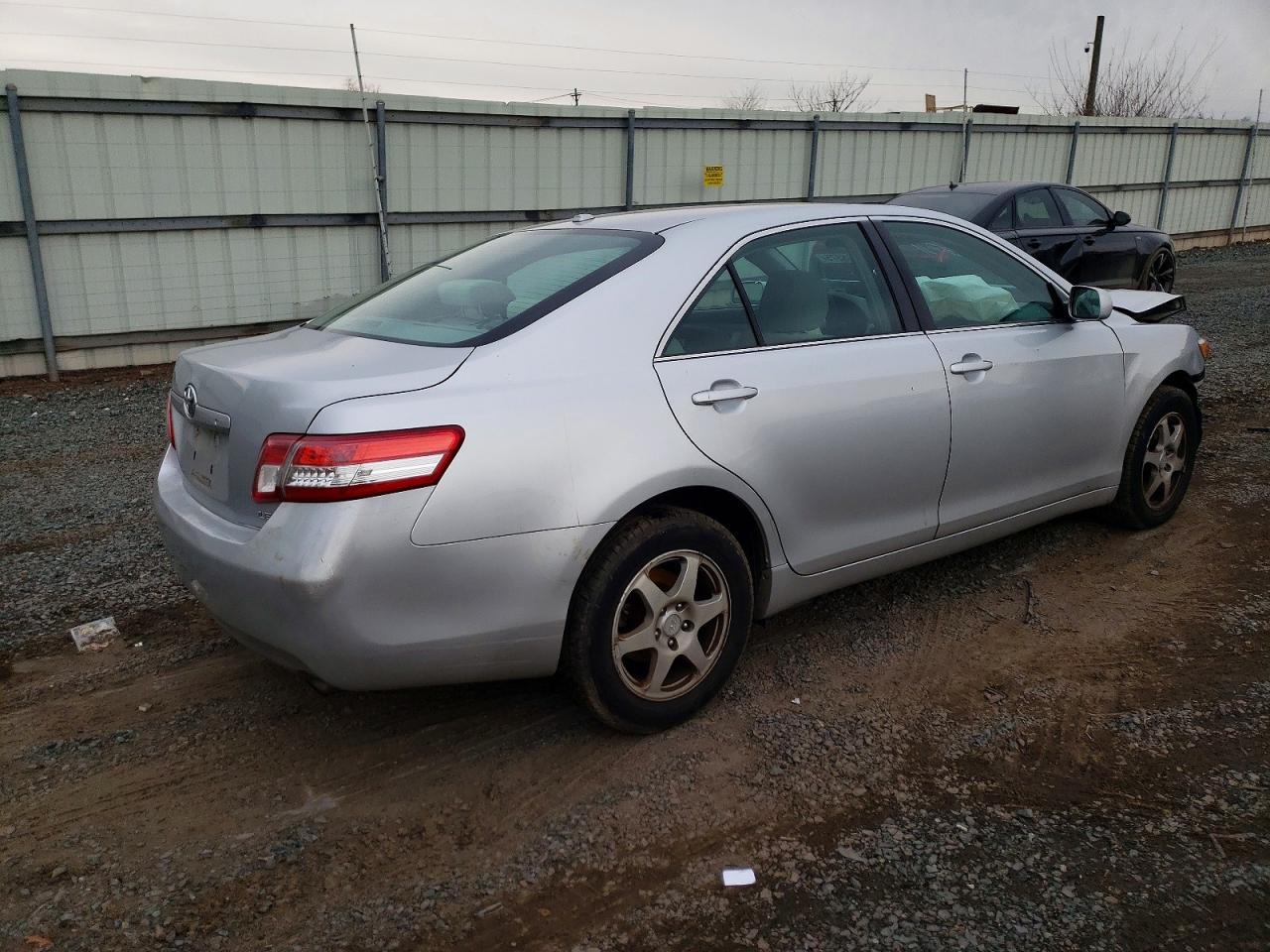 2010 TOYOTA CAMRY BASE photo 3