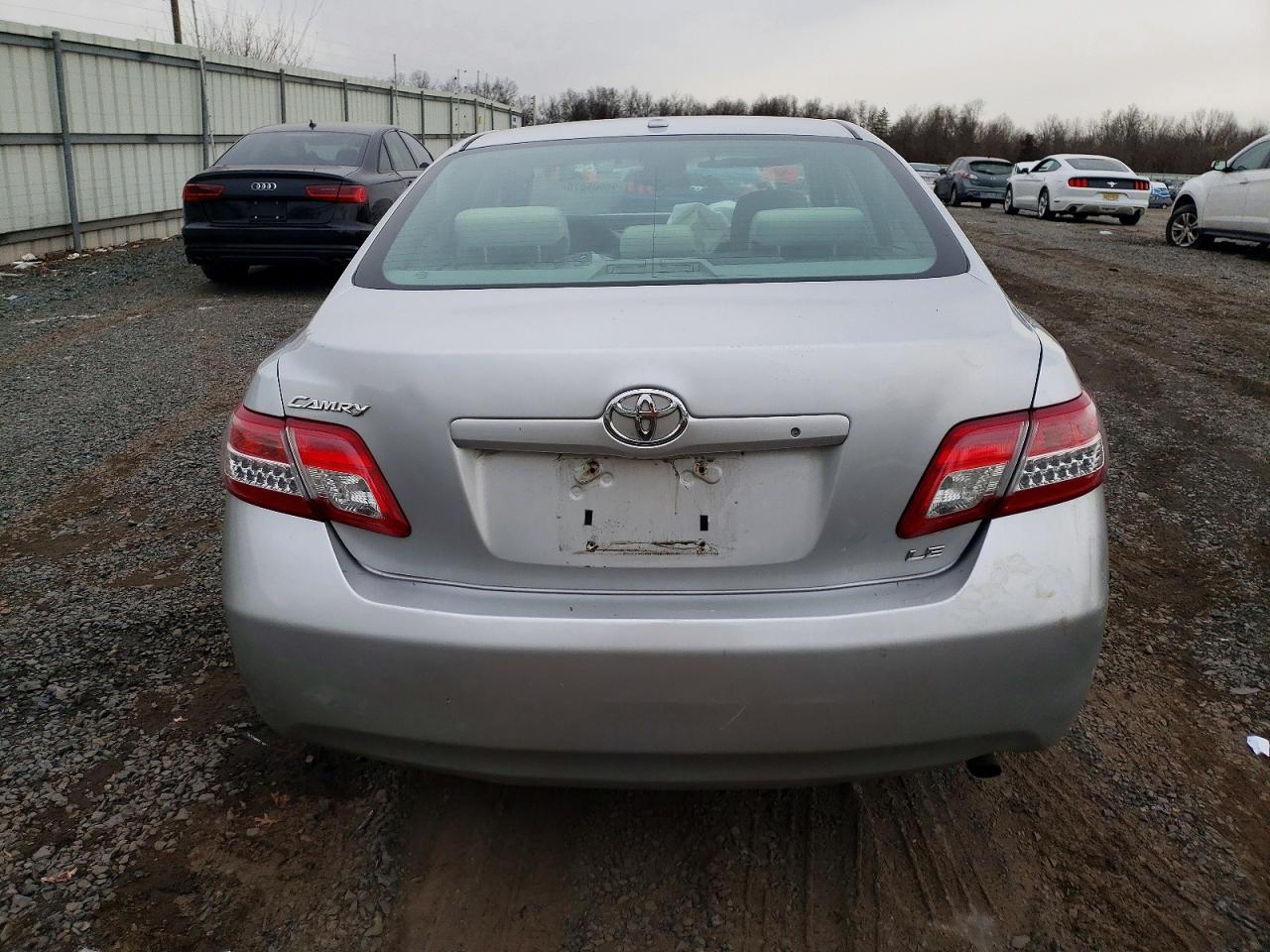 2010 TOYOTA CAMRY BASE photo 6
