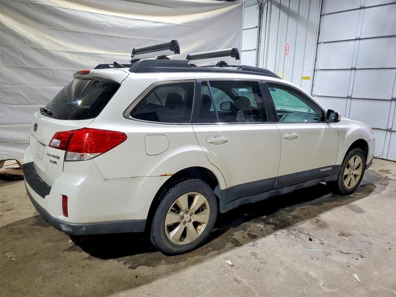 2011 SUBARU OUTBACK 3.6R LIMITED photo 3