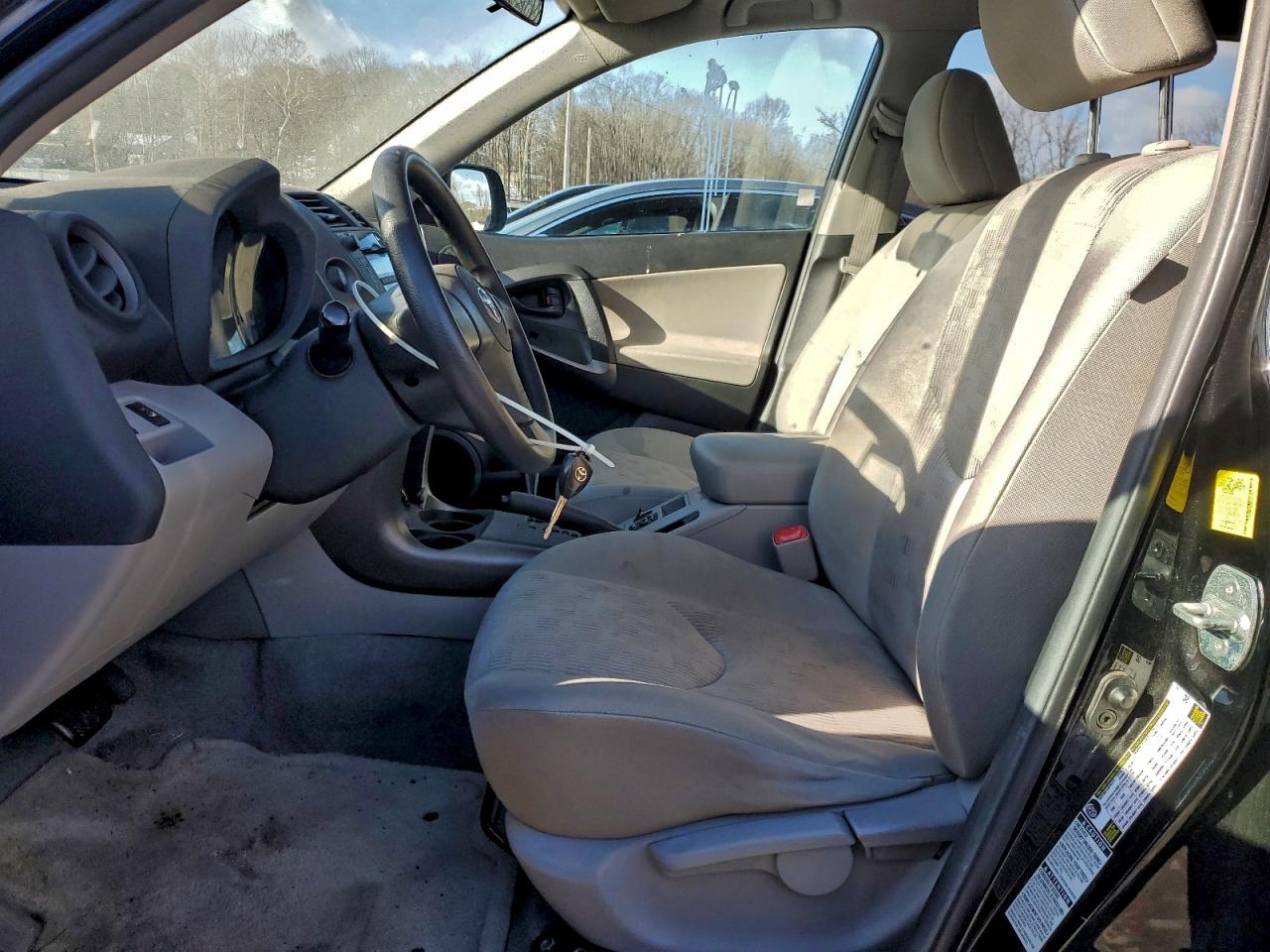 2011 TOYOTA RAV4 photo 7
