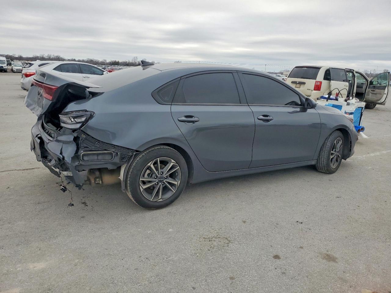 2024 KIA FORTE LX photo 3