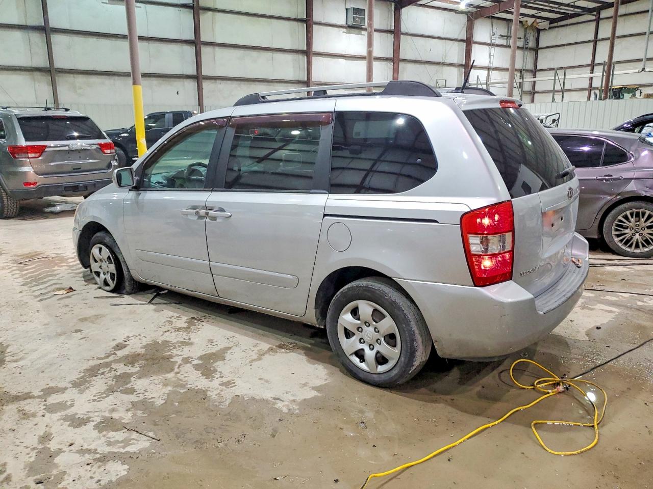 2009 KIA SEDONA photo 2