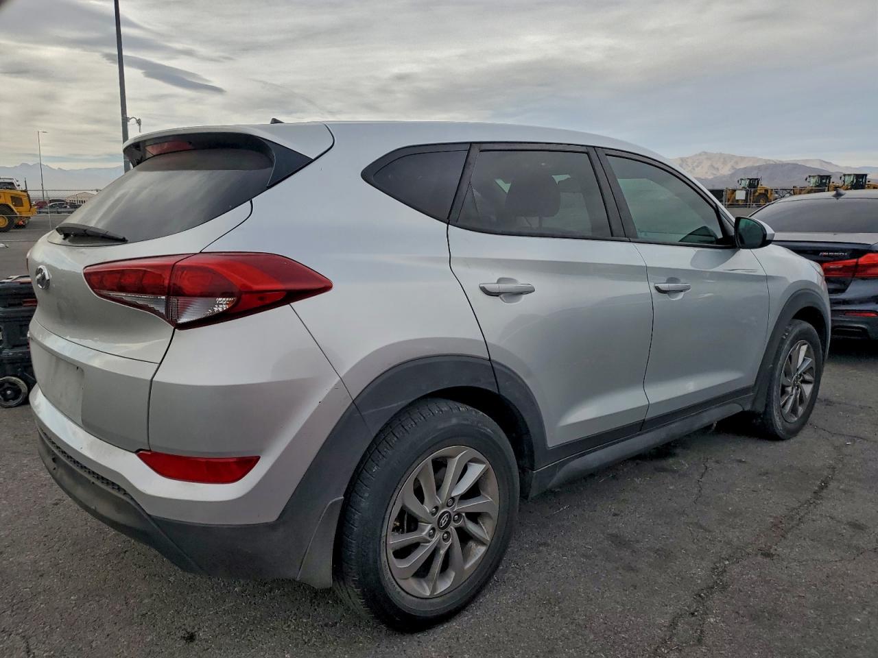 2018 HYUNDAI TUCSON SE photo 3