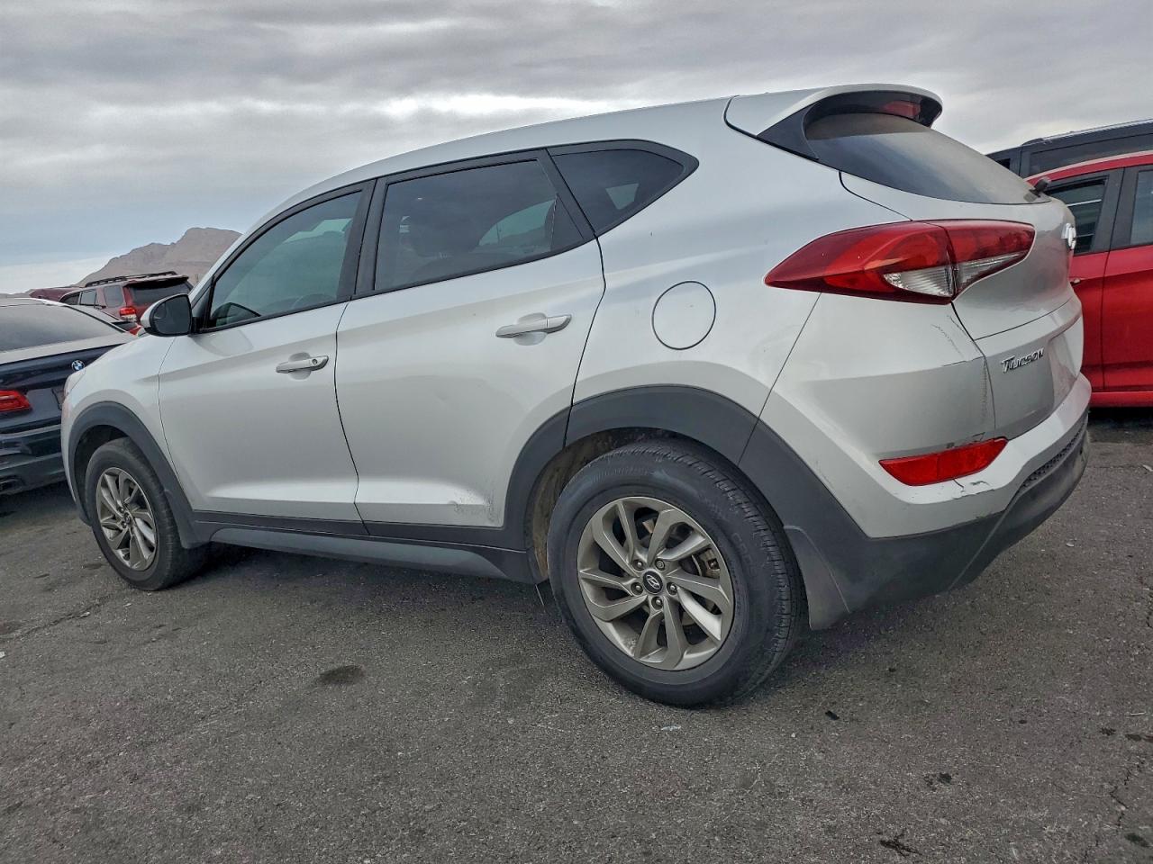 2018 HYUNDAI TUCSON SE photo 2