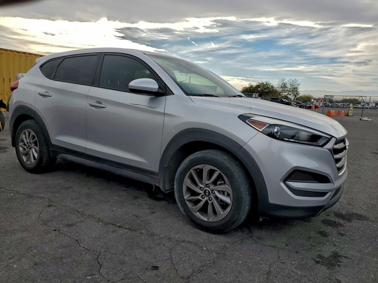 2018 HYUNDAI TUCSON SE photo 4