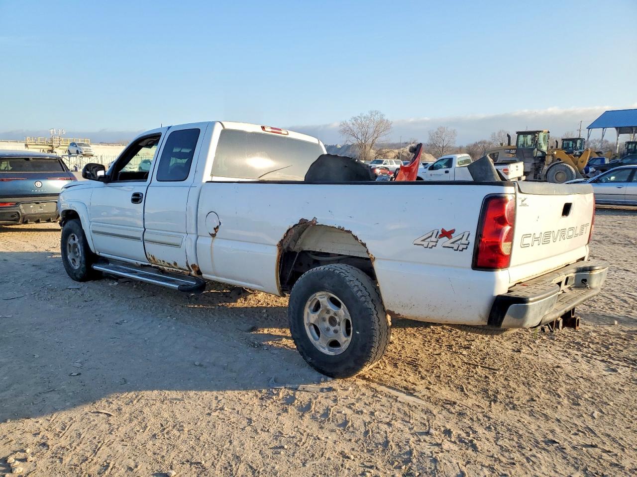 2004 CHEVROLET SILVERADO K1500 photo 2