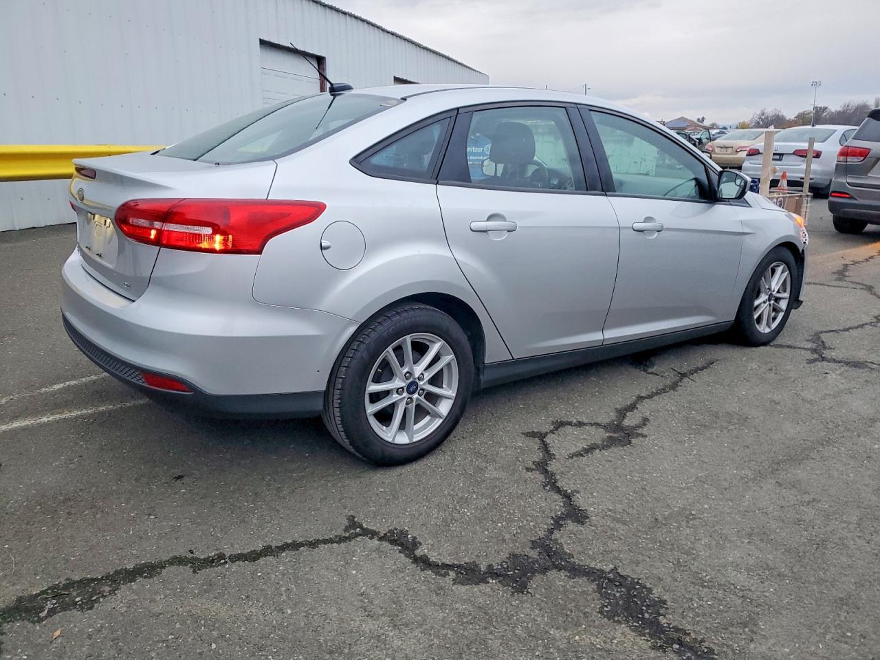 2018 FORD FOCUS SE photo 5