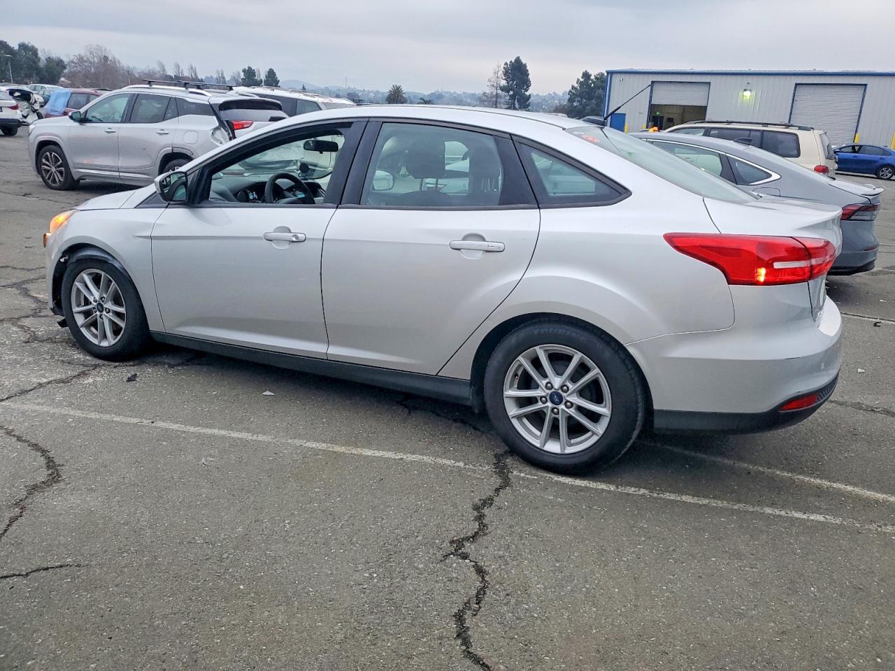 2018 FORD FOCUS SE photo 3