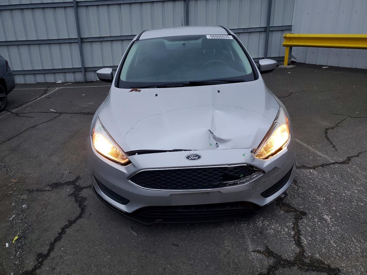 2018 FORD FOCUS SE photo 9