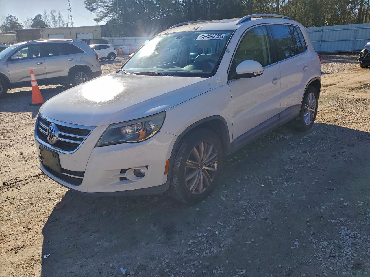 2011 VOLKSWAGEN TIGUAN