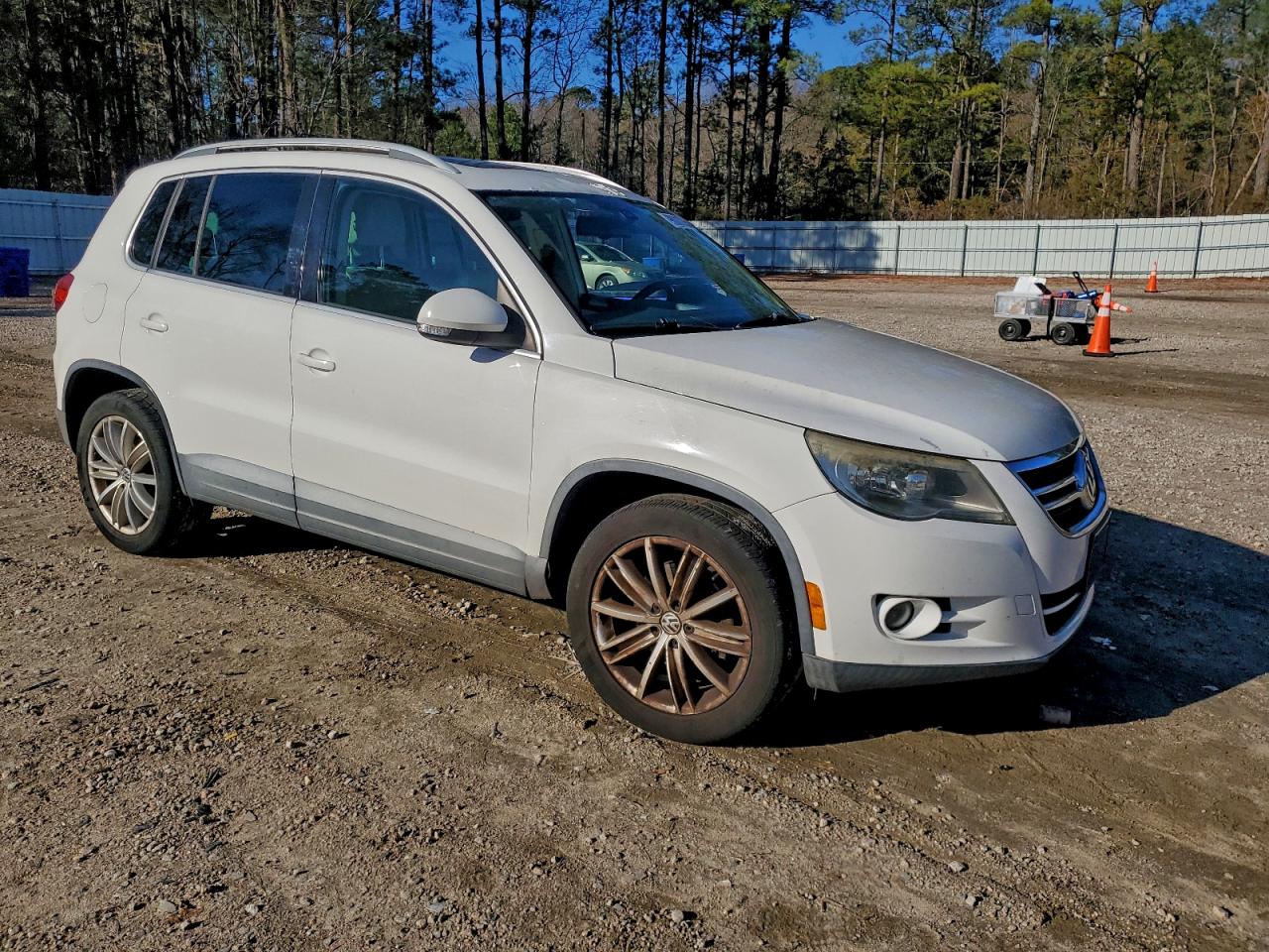2011 VOLKSWAGEN TIGUAN S photo 7