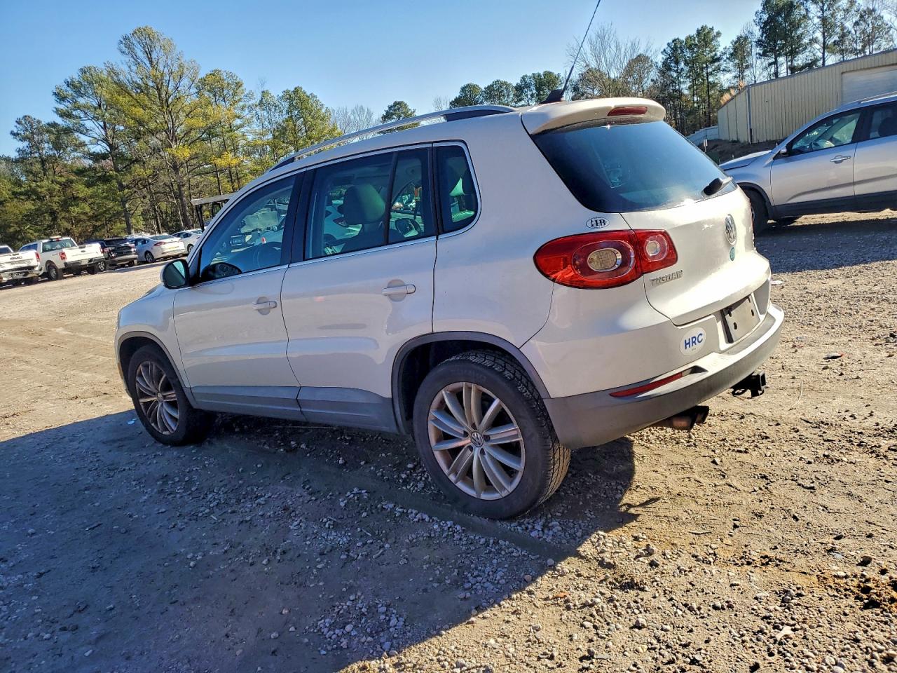 2011 VOLKSWAGEN TIGUAN S photo 3