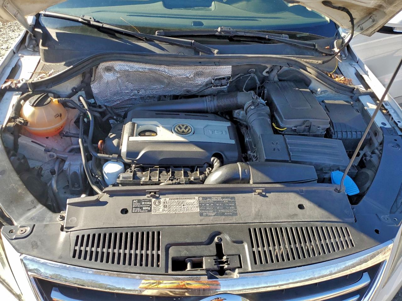 2011 VOLKSWAGEN TIGUAN S photo 23