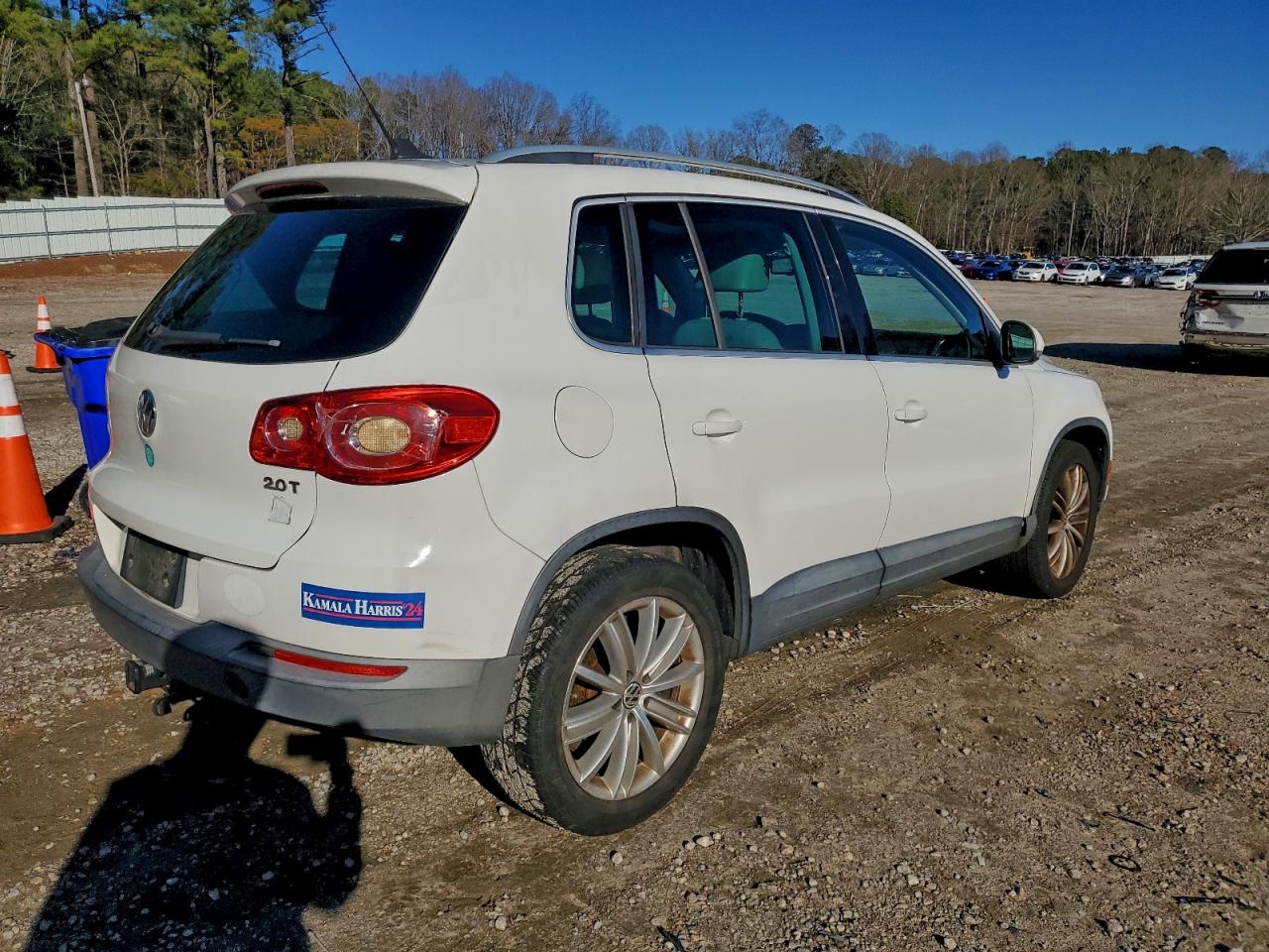 2011 VOLKSWAGEN TIGUAN S photo 5
