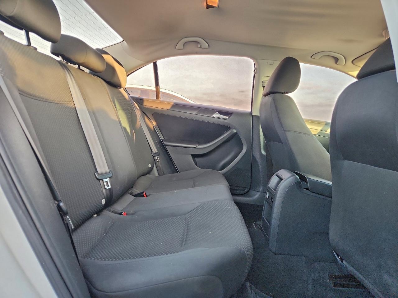 2014 VOLKSWAGEN JETTA BASE photo 19