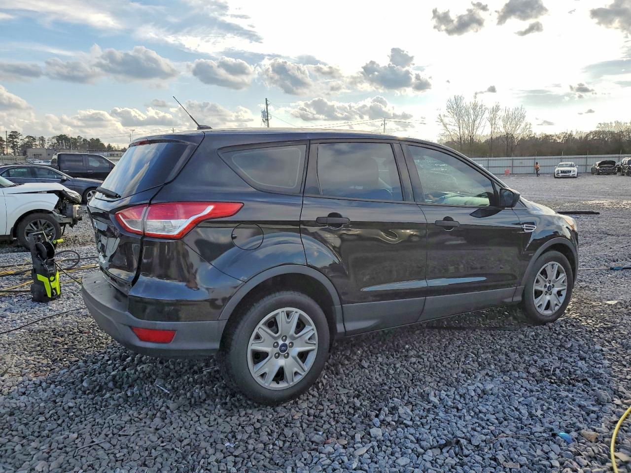 2015 FORD ESCAPE S photo 3