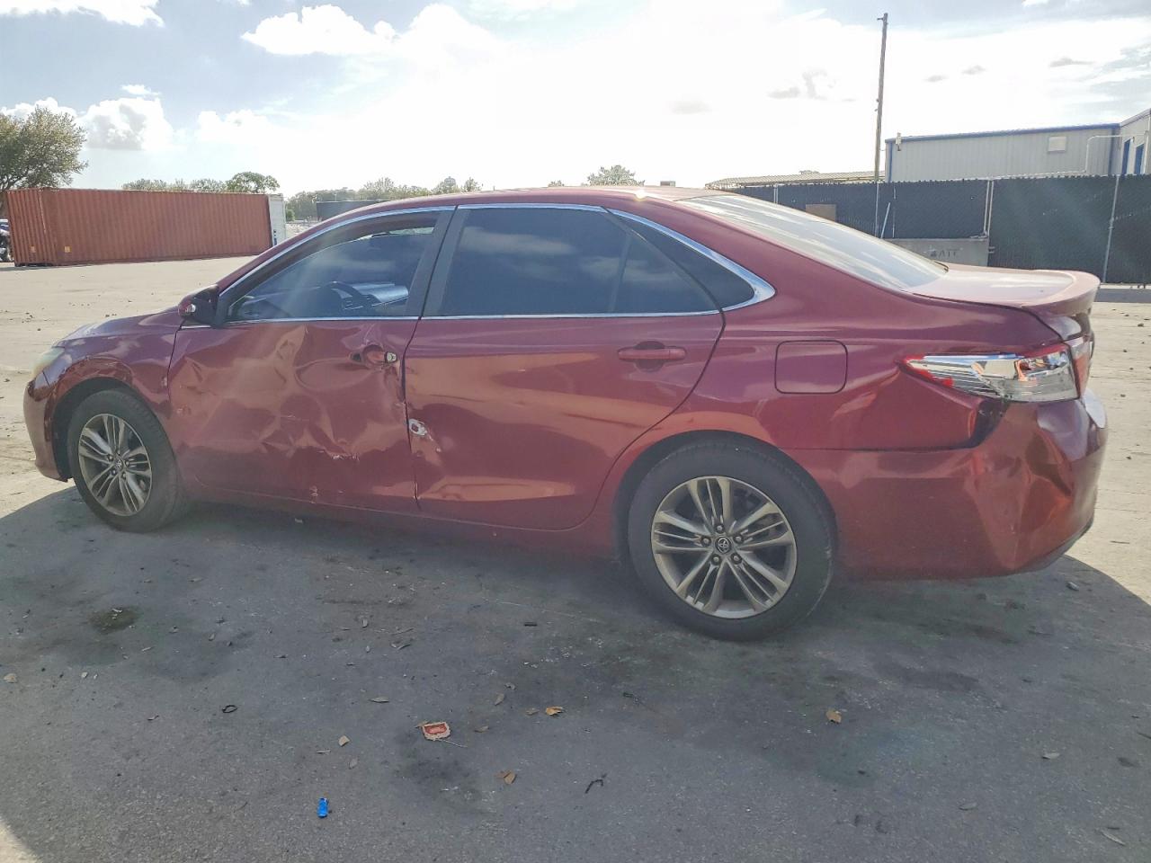 2017 TOYOTA CAMRY LE photo 2