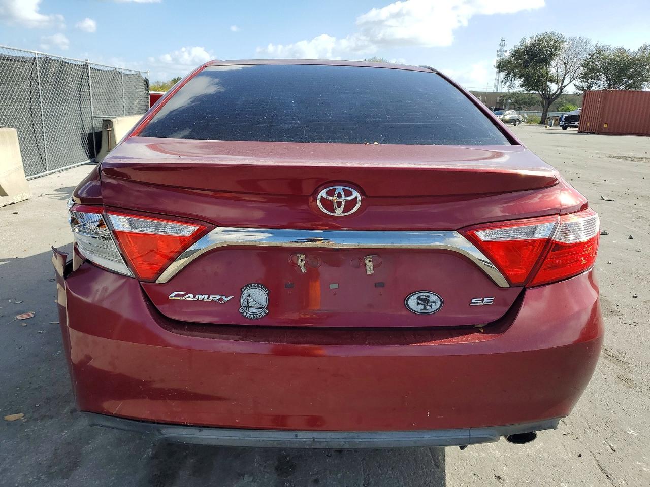 2017 TOYOTA CAMRY LE photo 6
