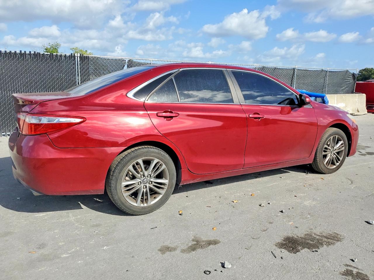 2017 TOYOTA CAMRY LE photo 3
