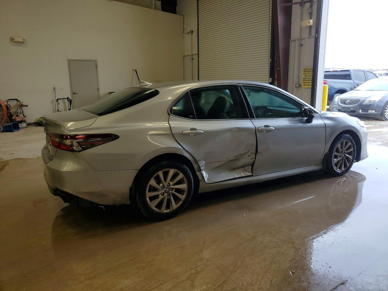 2023 TOYOTA CAMRY LE photo 3