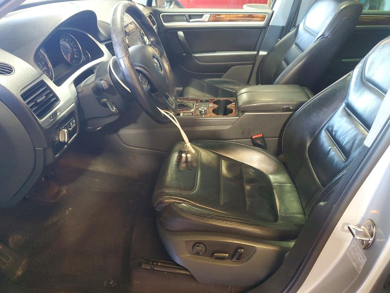 2012 VOLKSWAGEN TOUAREG V6 TDI photo 13