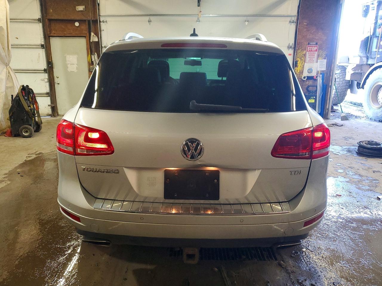 2012 VOLKSWAGEN TOUAREG V6 TDI photo 11