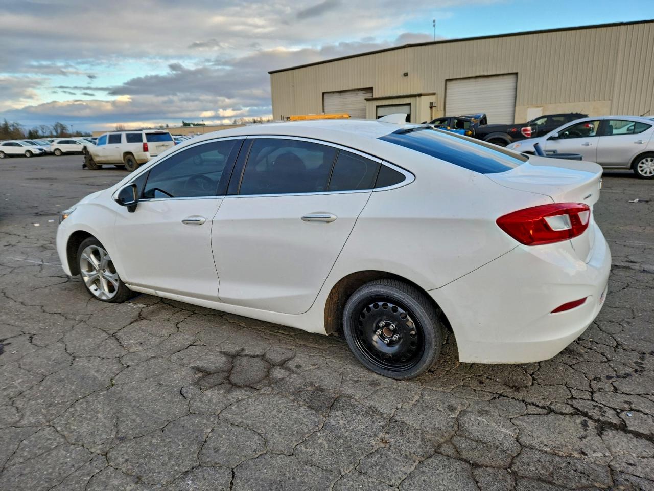 2017 CHEVROLET CRUZE PREMIER photo 2
