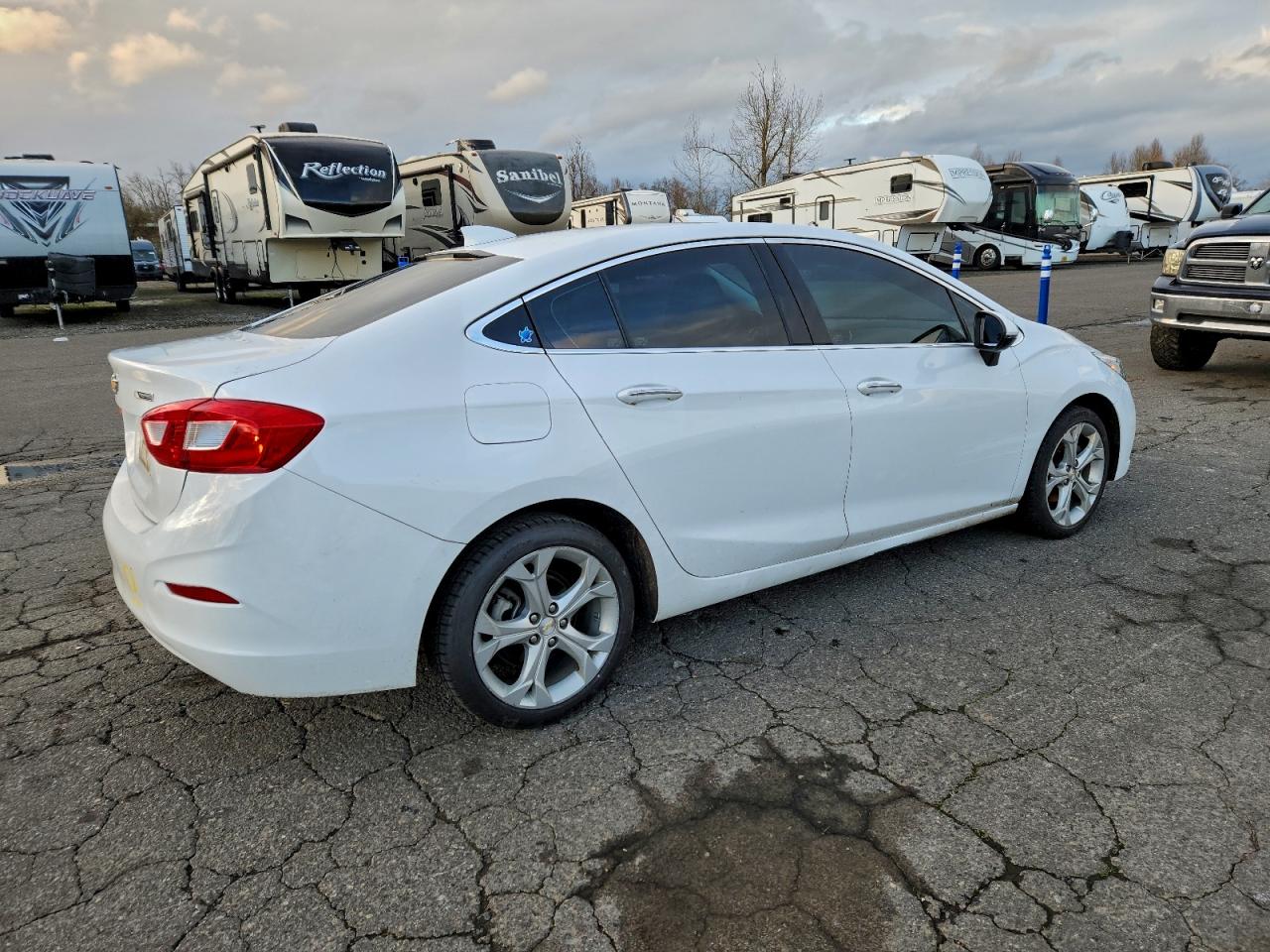 2017 CHEVROLET CRUZE PREMIER photo 3