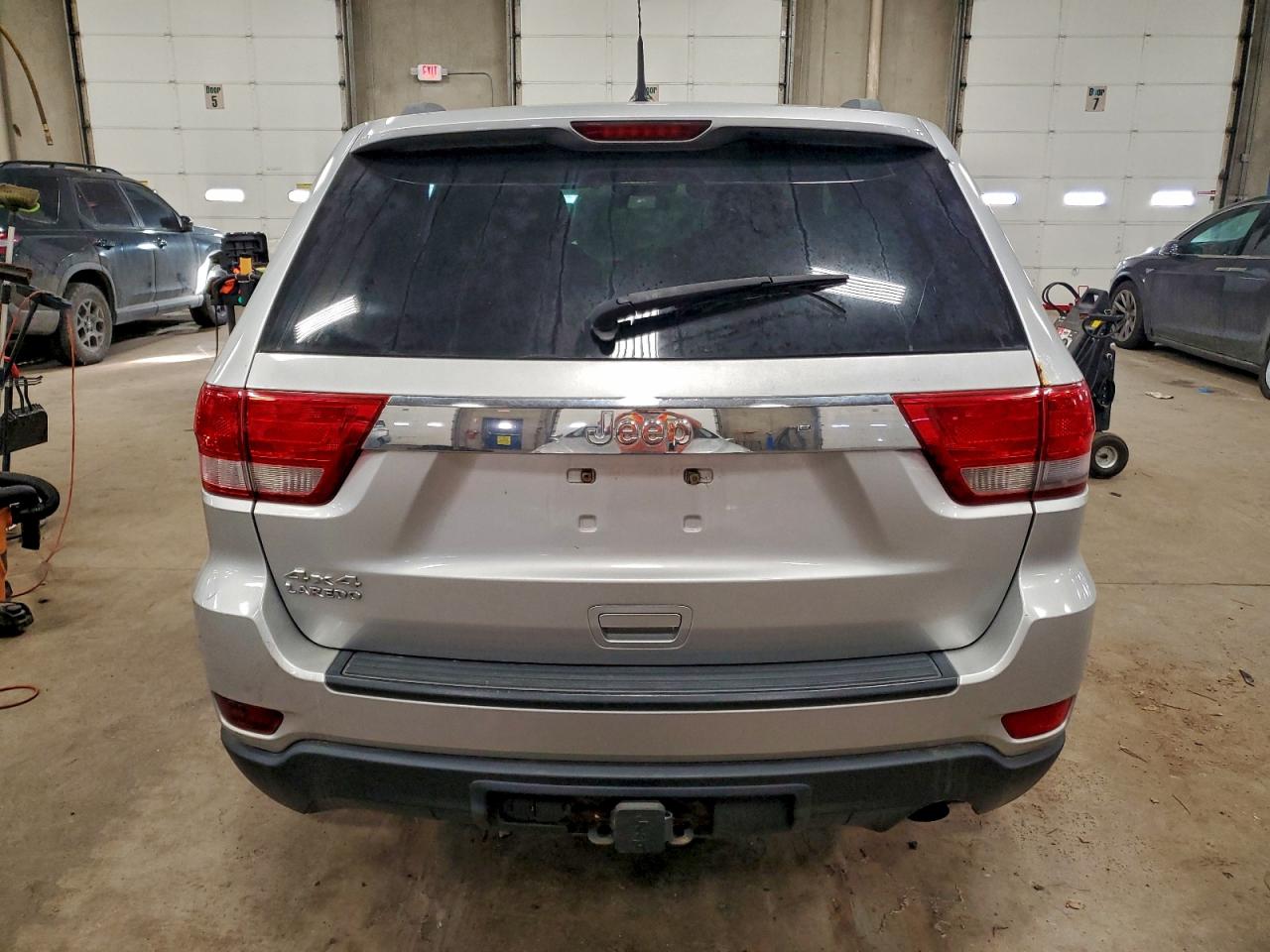 2011 JEEP GRAND CHEROKEE LAREDO photo 6