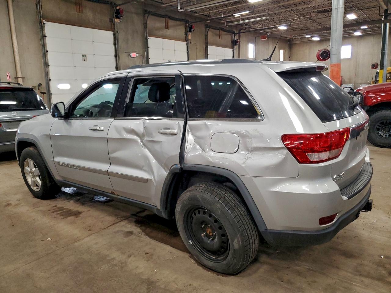 2011 JEEP GRAND CHEROKEE LAREDO photo 2