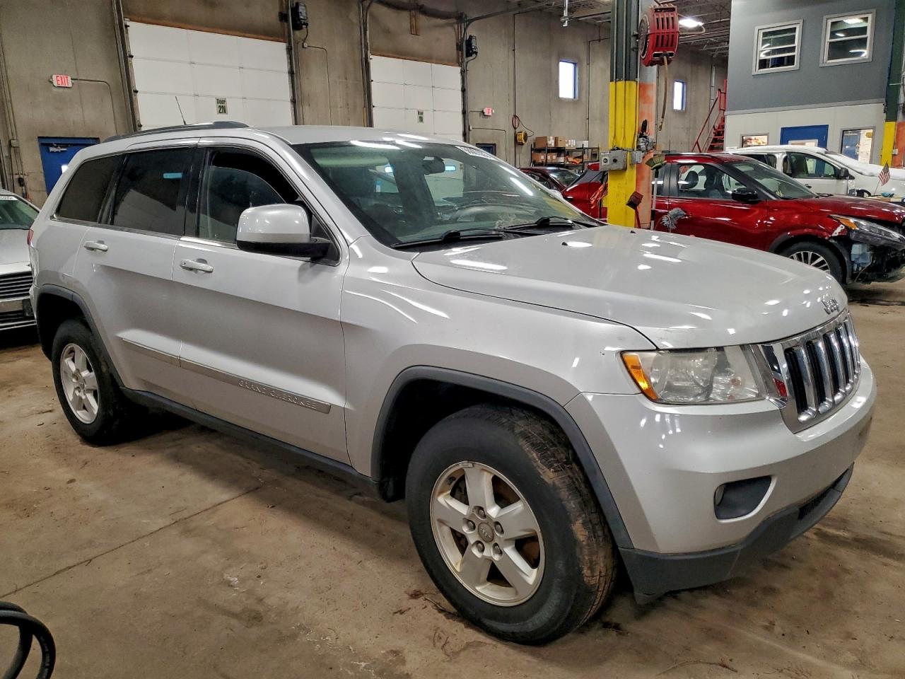 2011 JEEP GRAND CHEROKEE LAREDO photo 4