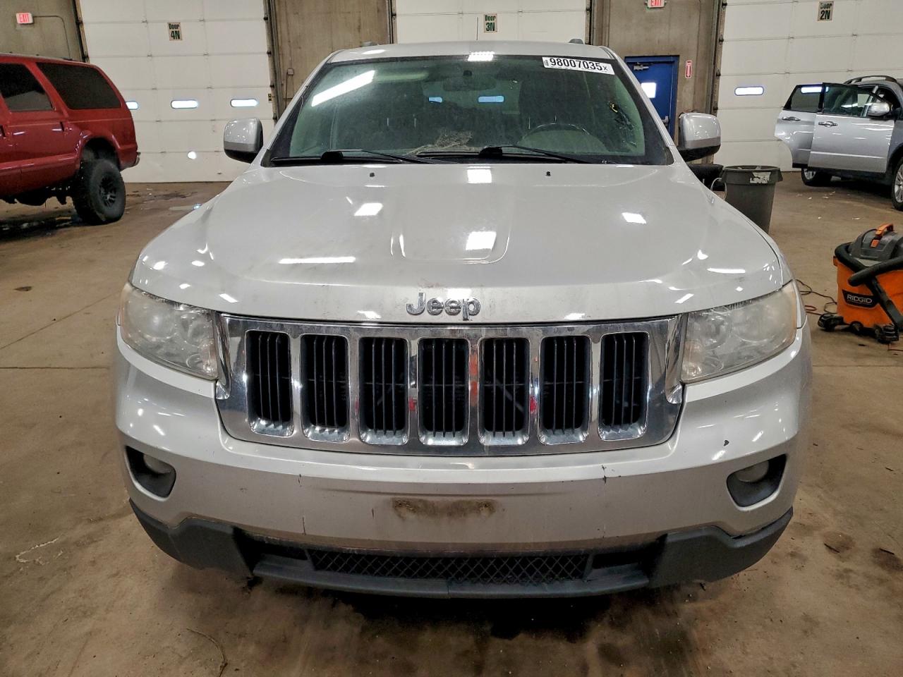 2011 JEEP GRAND CHEROKEE LAREDO photo 5