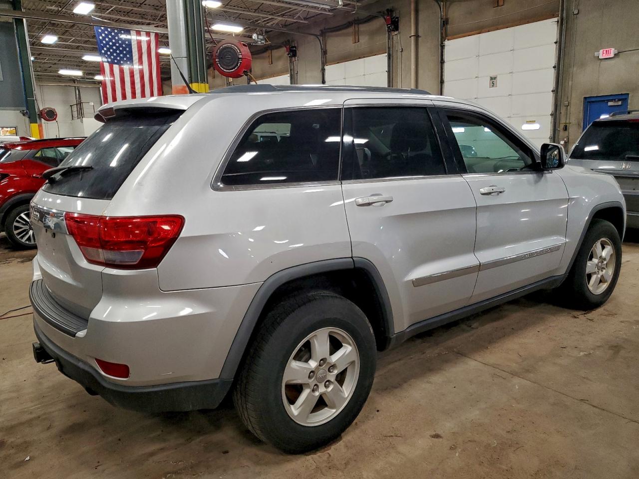 2011 JEEP GRAND CHEROKEE LAREDO photo 3