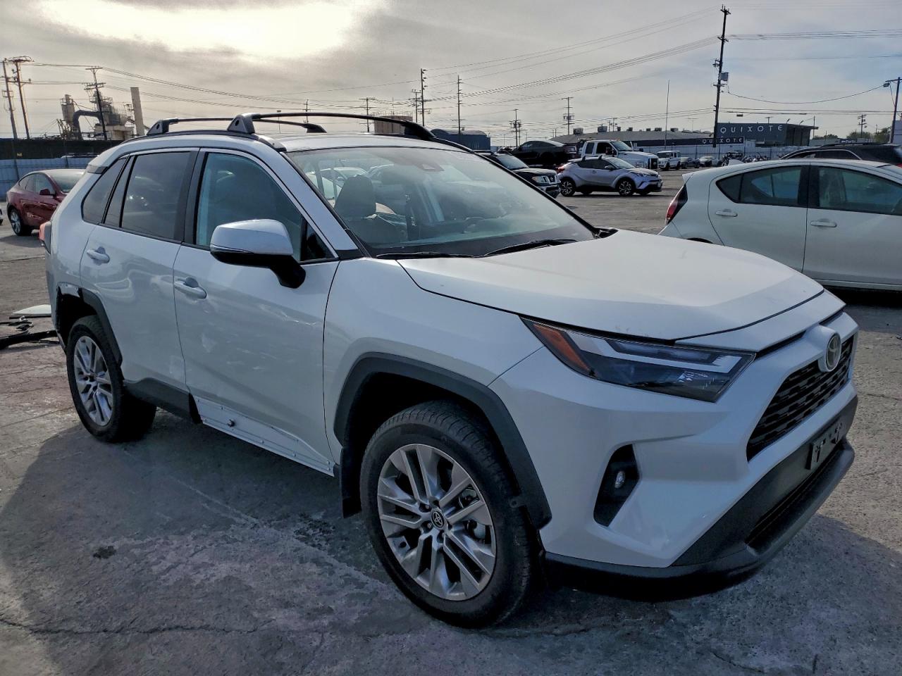 2025 TOYOTA RAV4 XLE PREMIUM photo 4