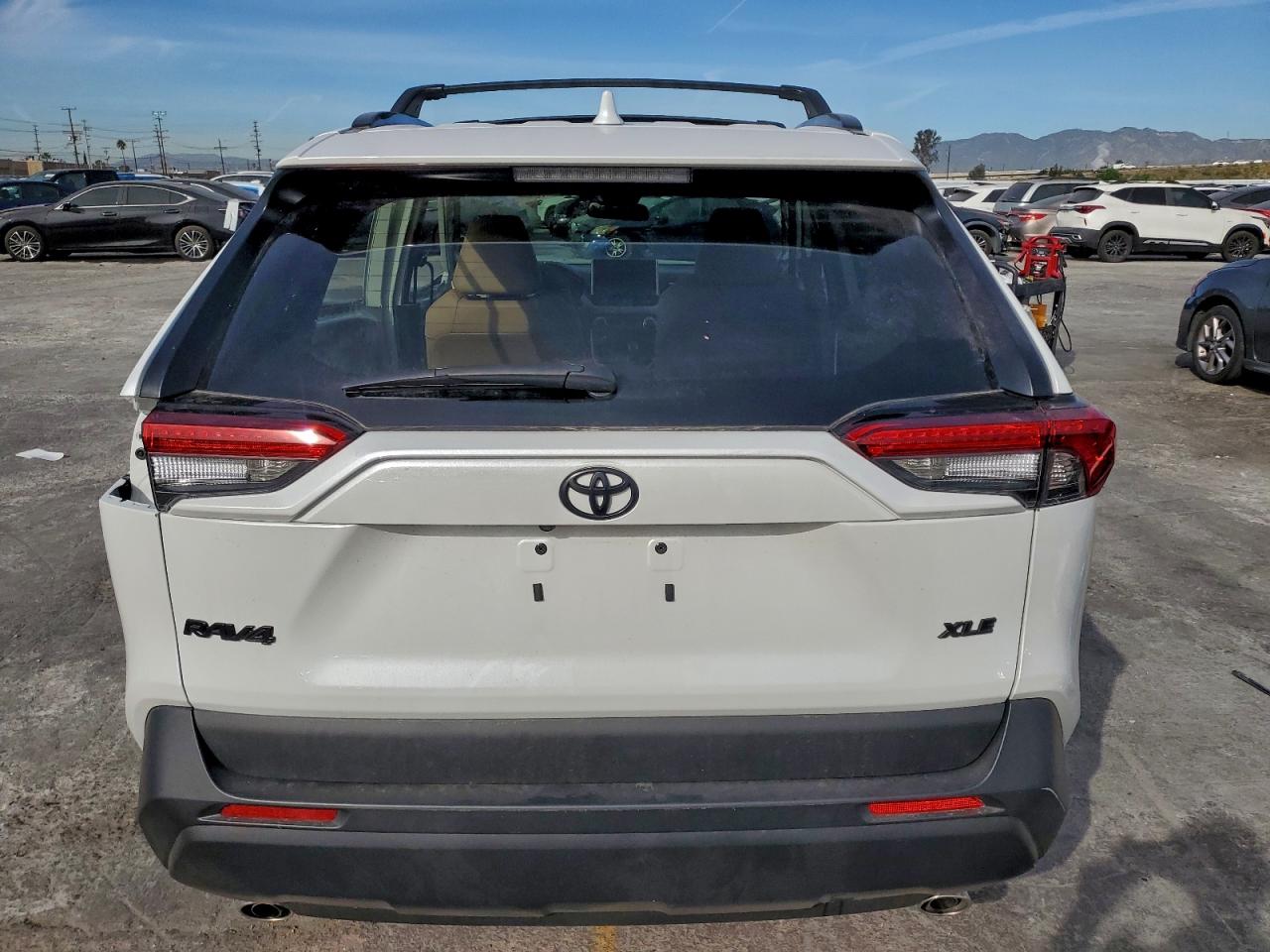 2025 TOYOTA RAV4 XLE PREMIUM photo 6