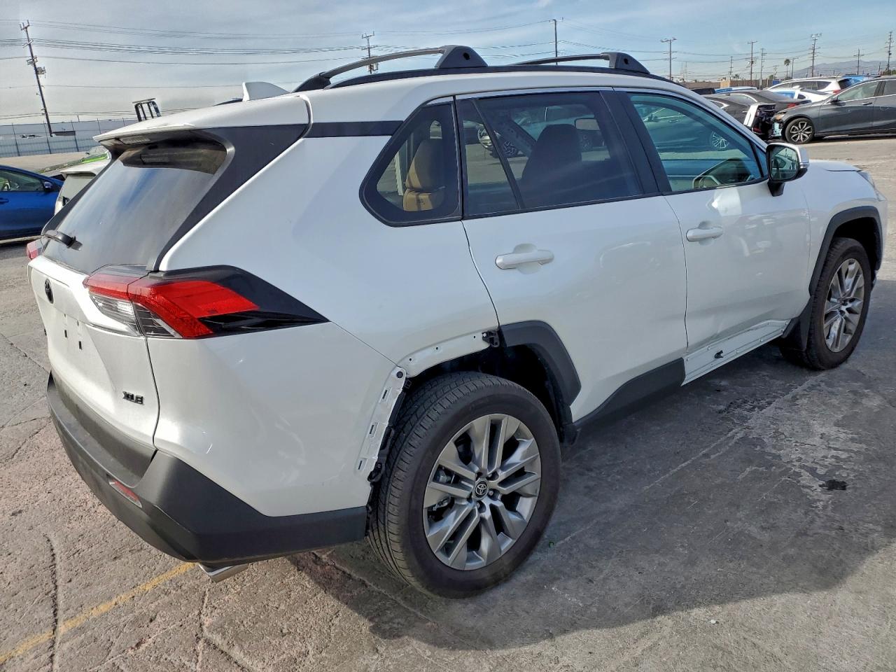 2025 TOYOTA RAV4 XLE PREMIUM photo 3