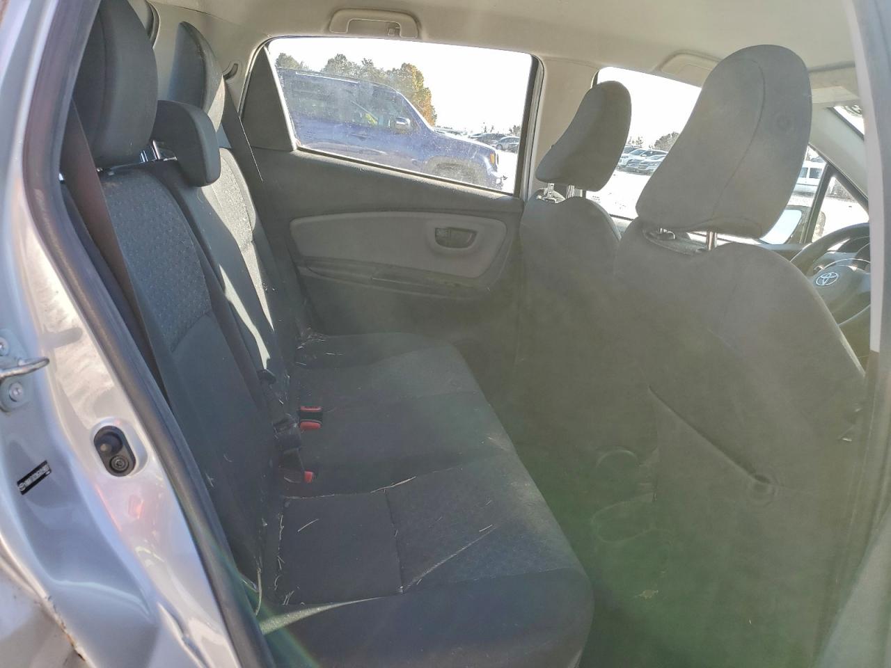 2016 TOYOTA YARIS L photo 10