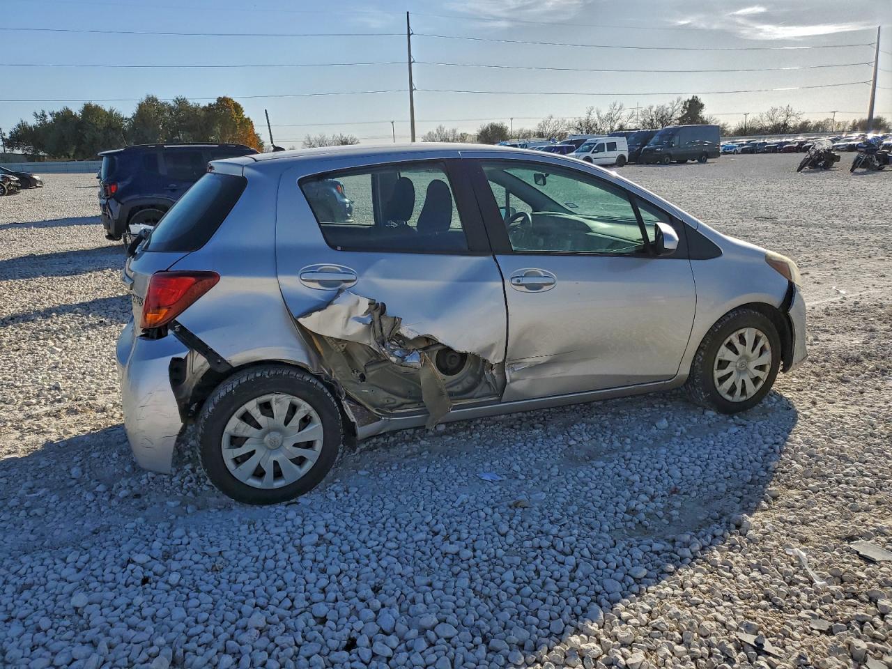 2016 TOYOTA YARIS L photo 3