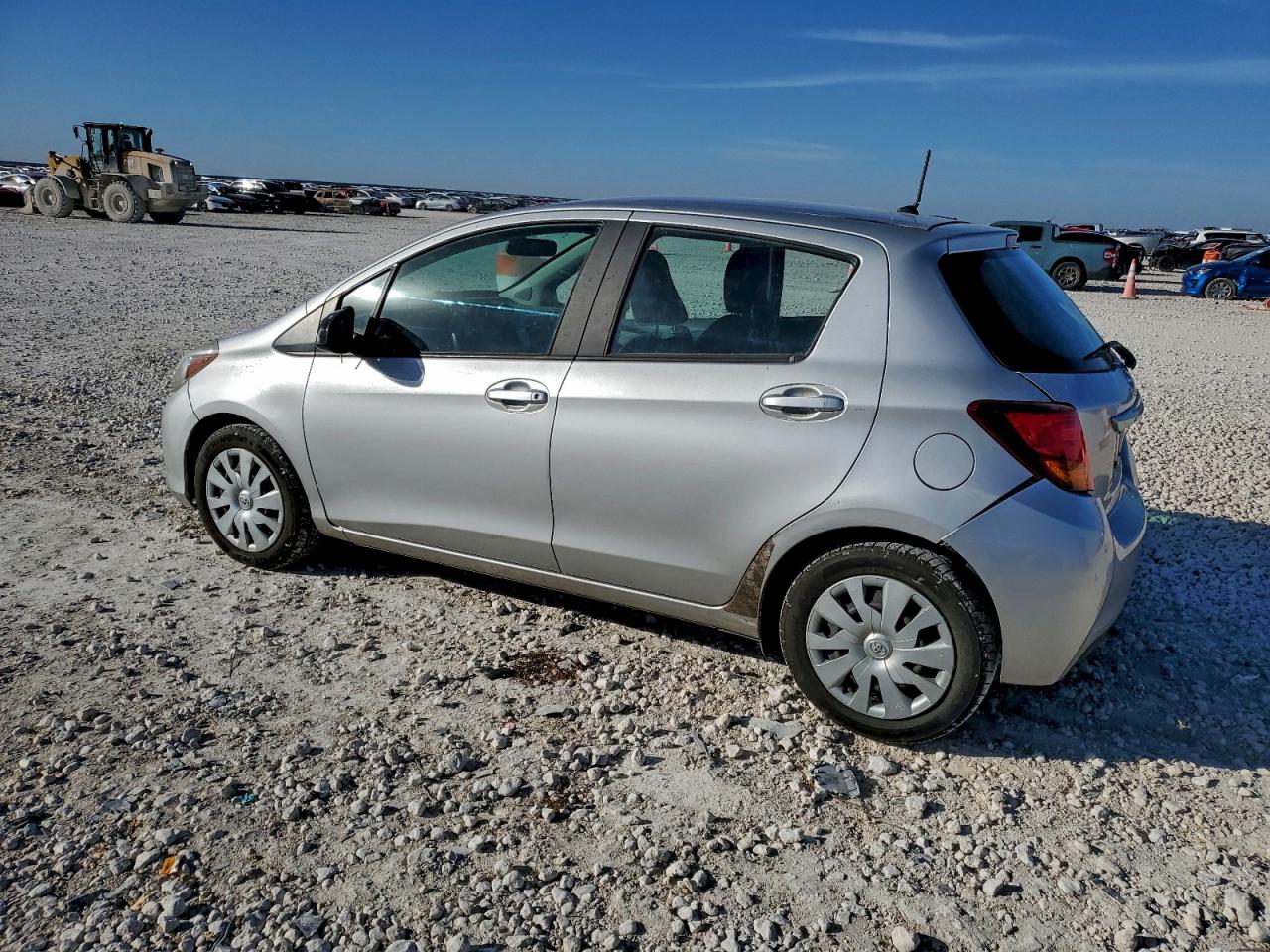 2016 TOYOTA YARIS L photo 2