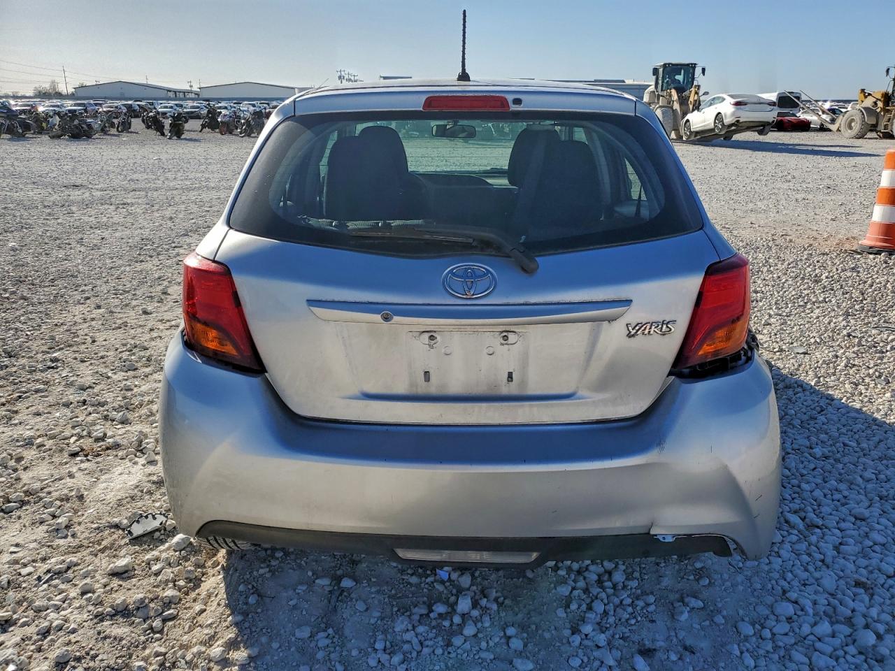 2016 TOYOTA YARIS L photo 6