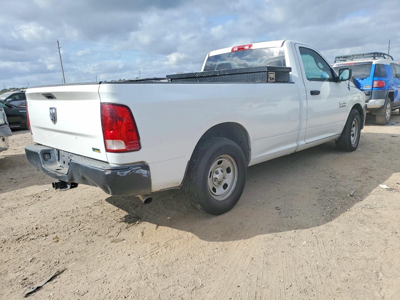 2014 RAM 1500 ST photo 3