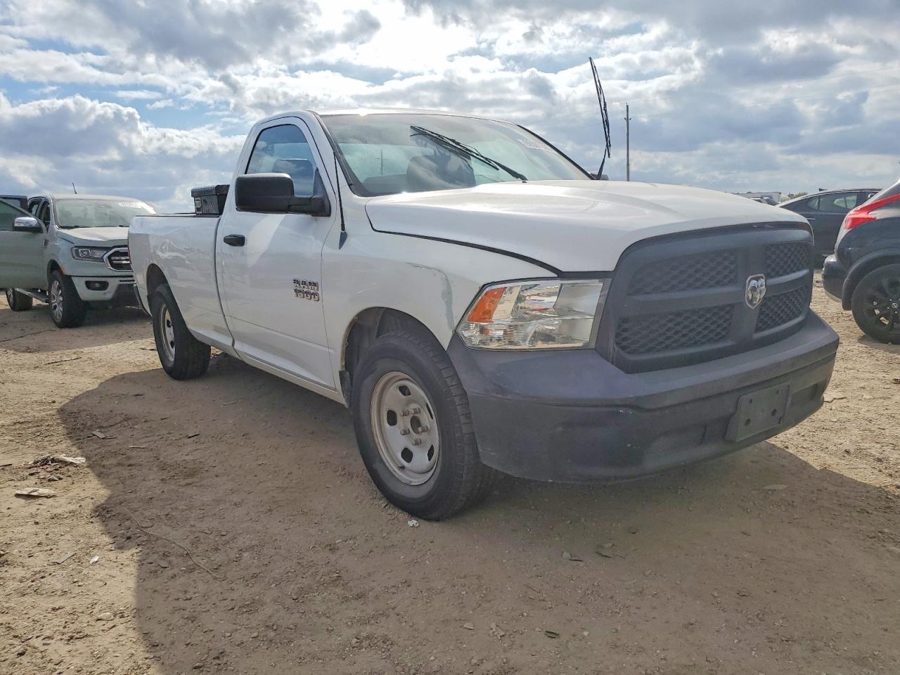 2014 RAM 1500 ST photo 4