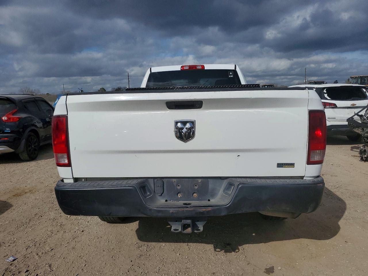 2014 RAM 1500 ST photo 6