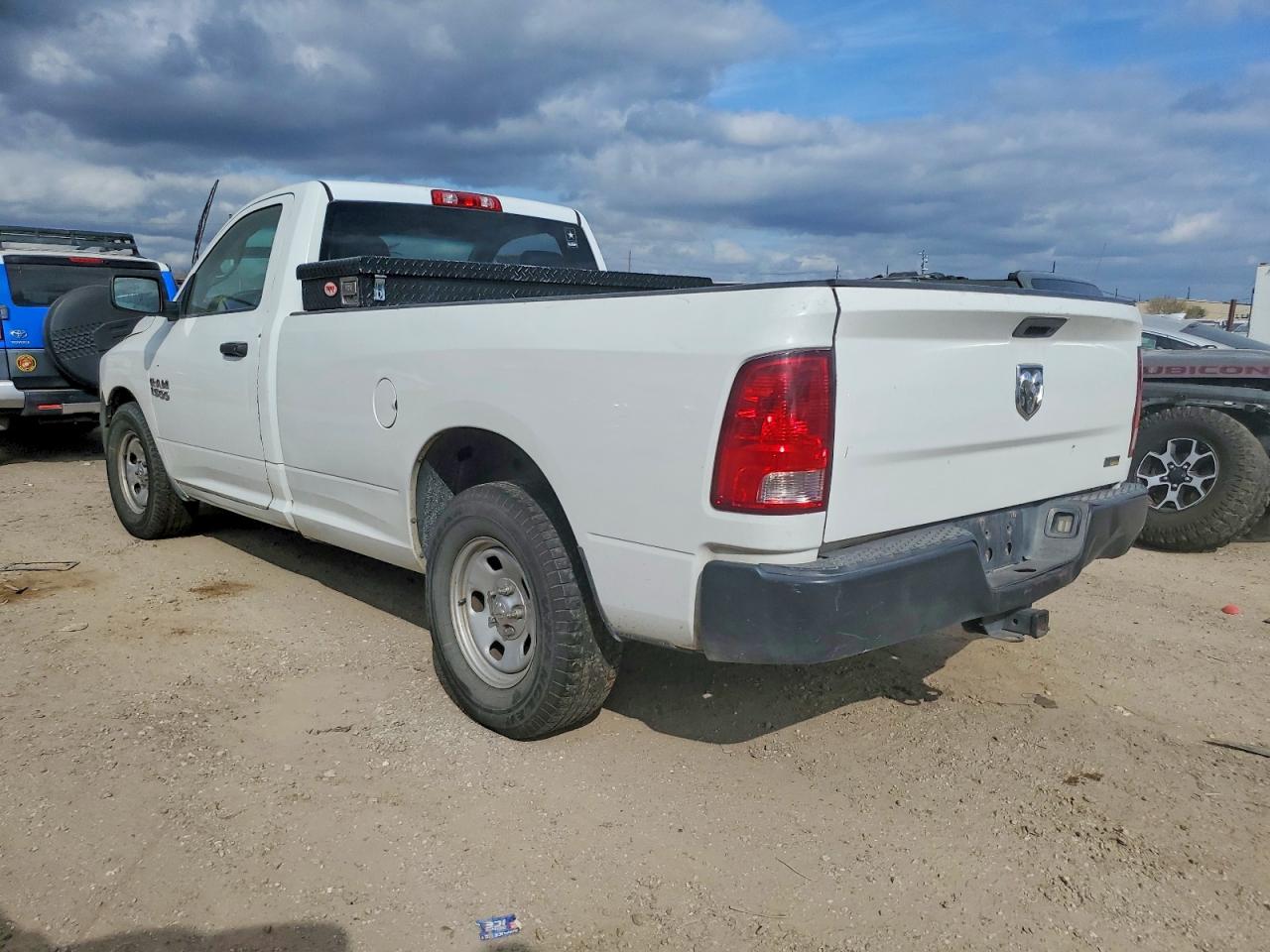 2014 RAM 1500 ST photo 2